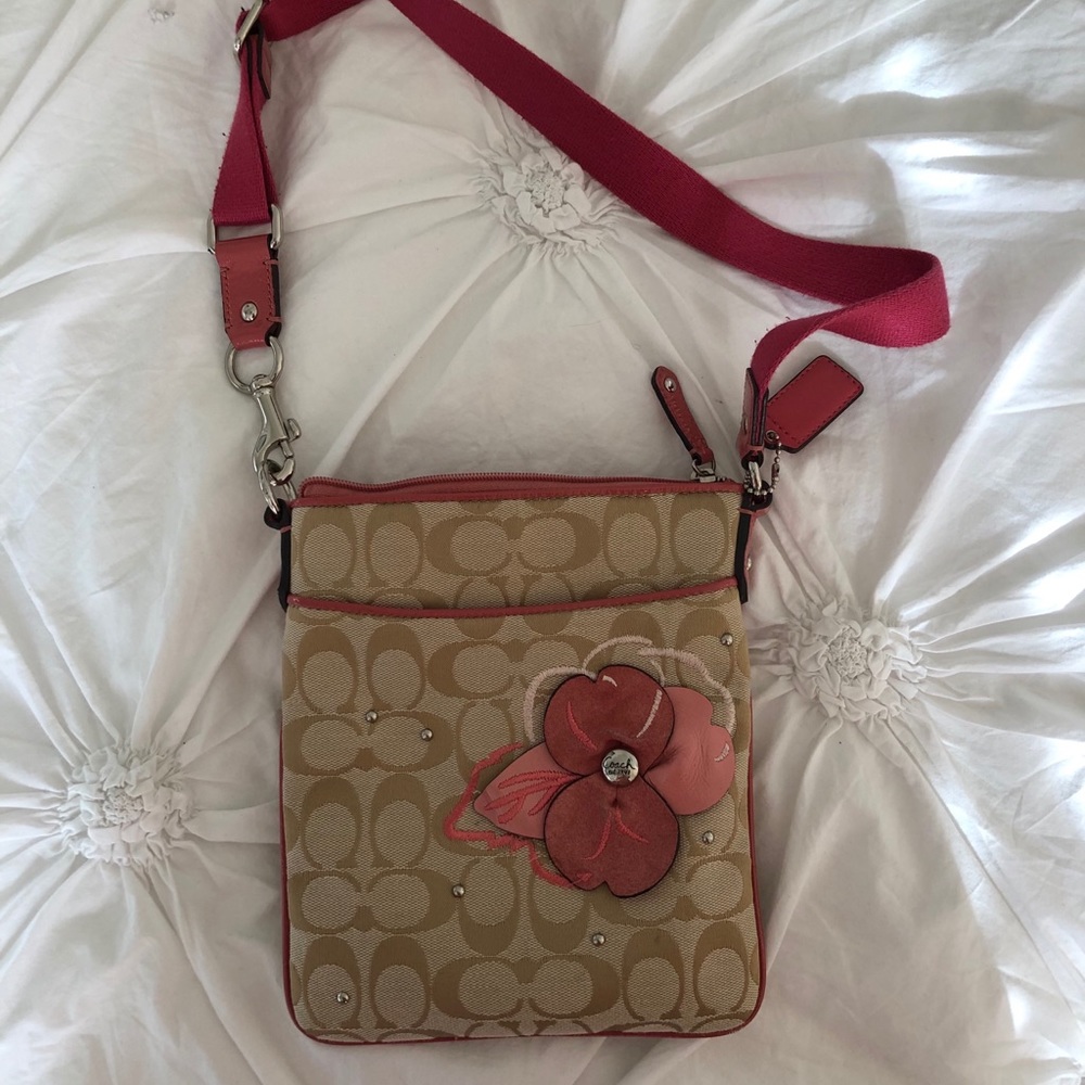 🌸 Coach Signature Messenger Crossbody 🌸